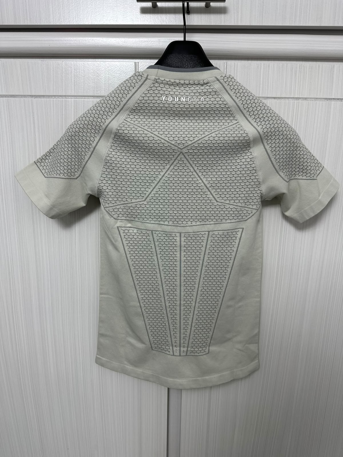 BATMAN COMPRESSION TEE - OFF WHITE