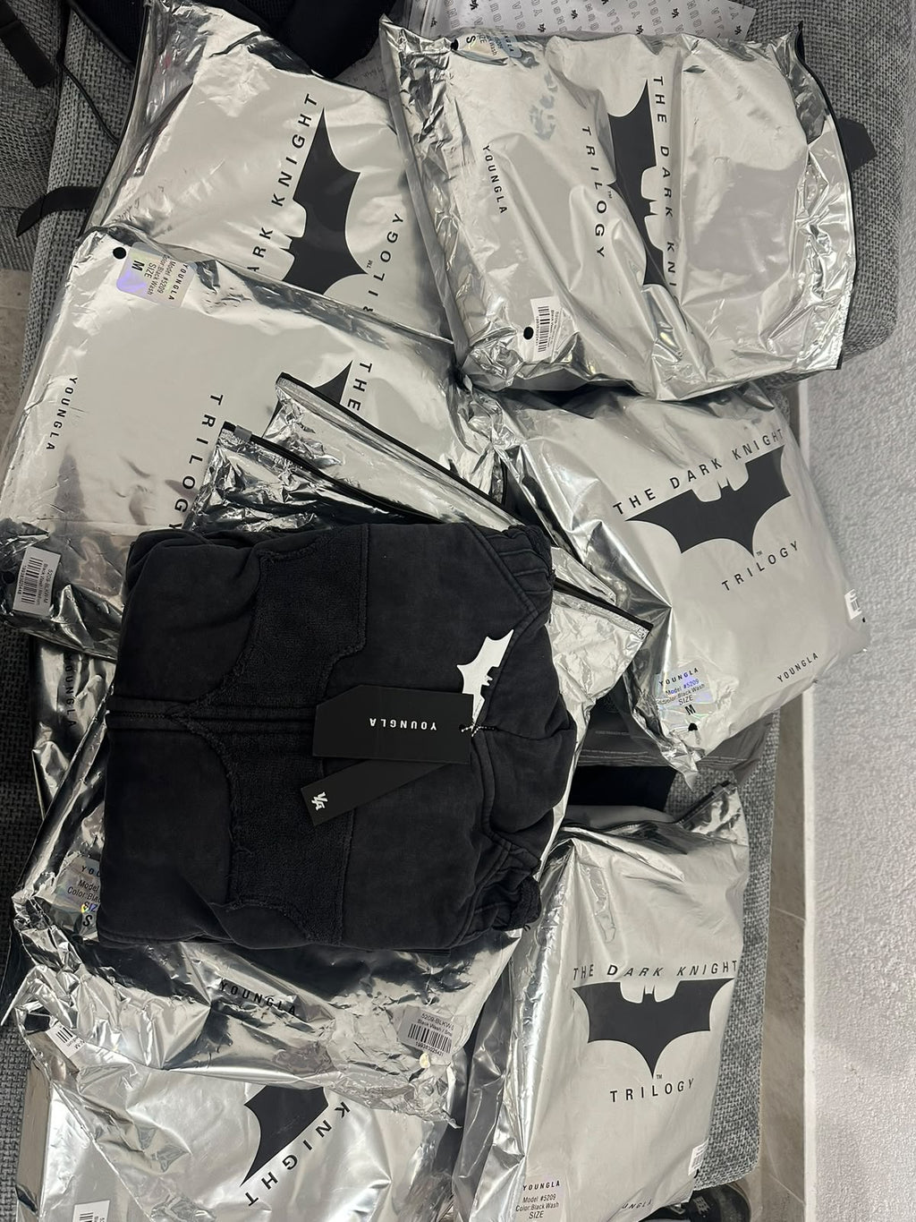 HOODIE BATMAN ARMORED ZIP UP- BLACK WASH