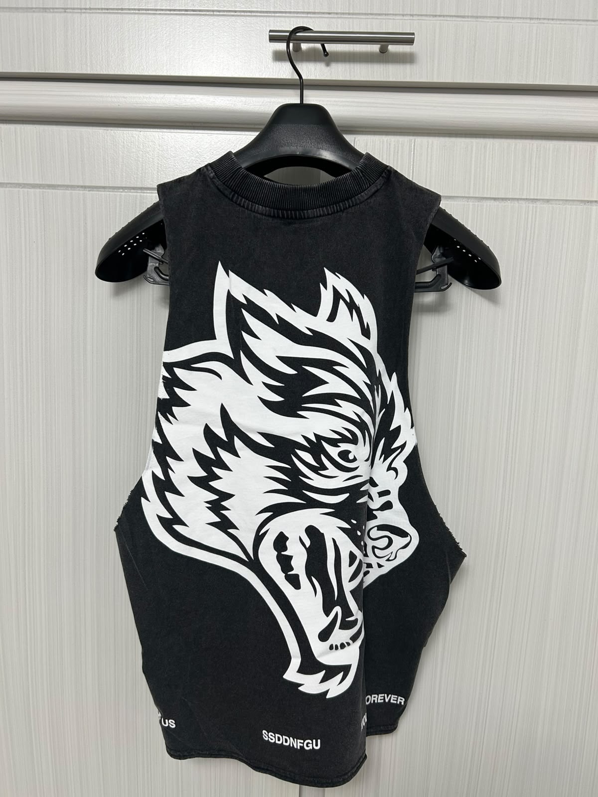 DARC SPORTS BIG WOLF HEAD GRUNGE CUT TOMMY MUSCLE TEE