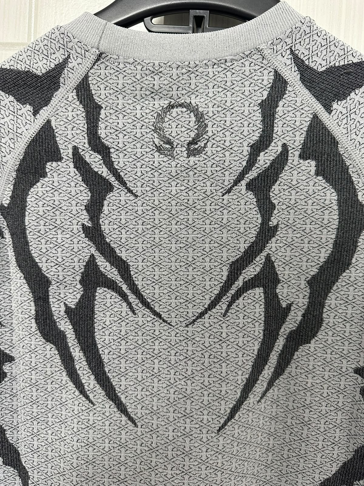 BREATHEDIVINITY DOOMTECH ARMORED LONGSLEEVE-DIVINE WHITE